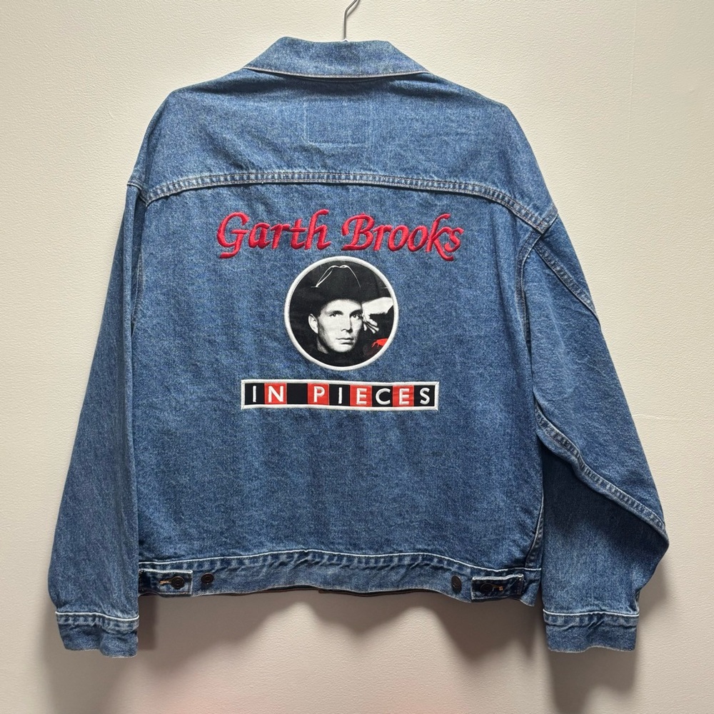 Garth Brooks Tour Jacket.In Pieces 1997 Tour. Excellent Condition.Made in Canada